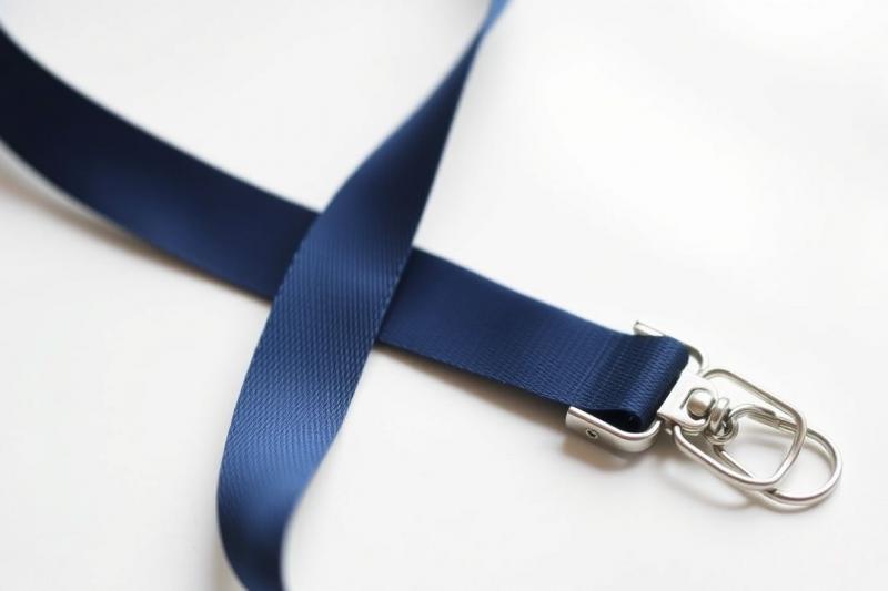 Fábrica de cordão para crachá: como escolher o melhor fornecedor